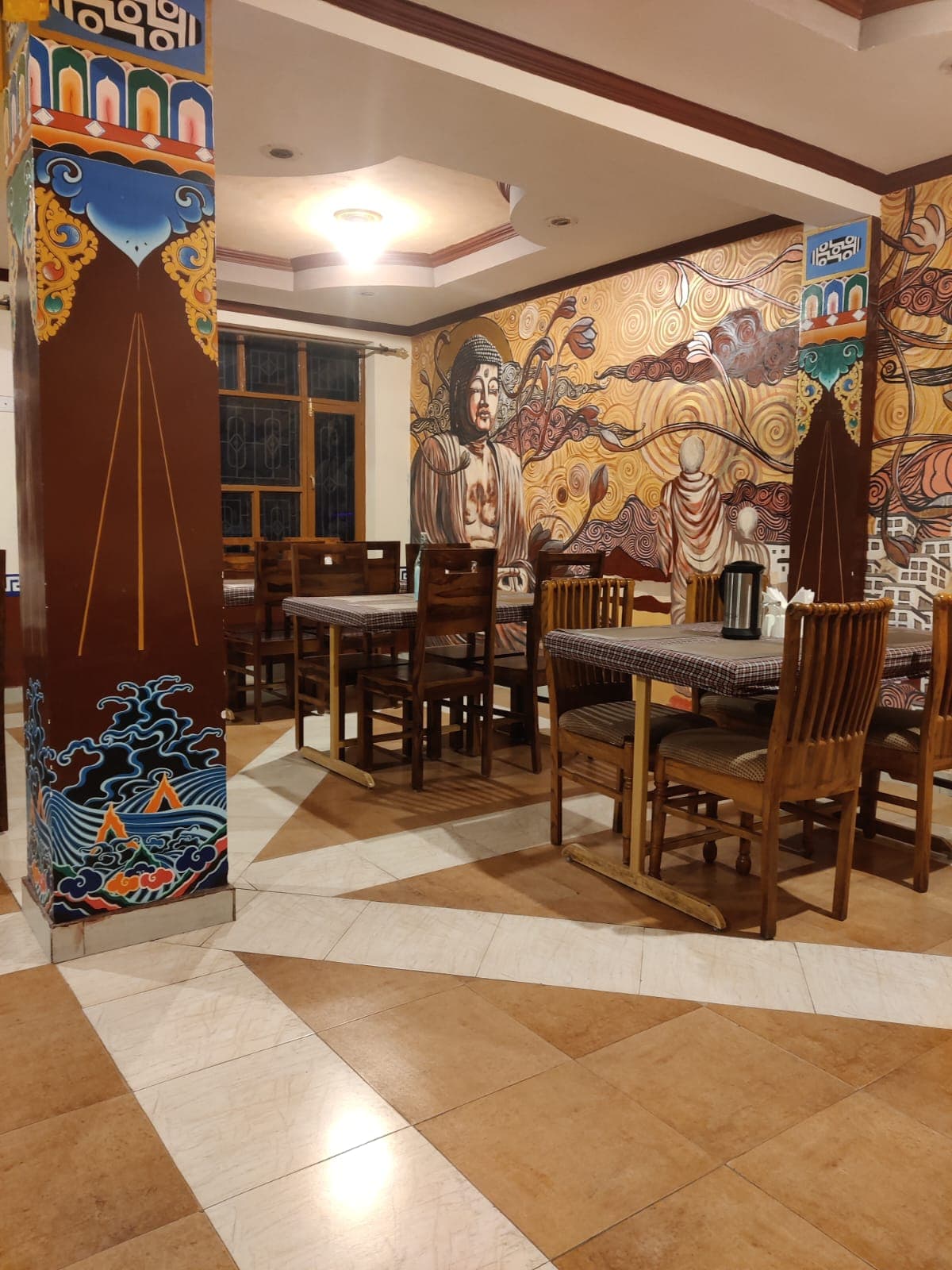 Painted pillar at Delek Cafe Kaza with traditional art