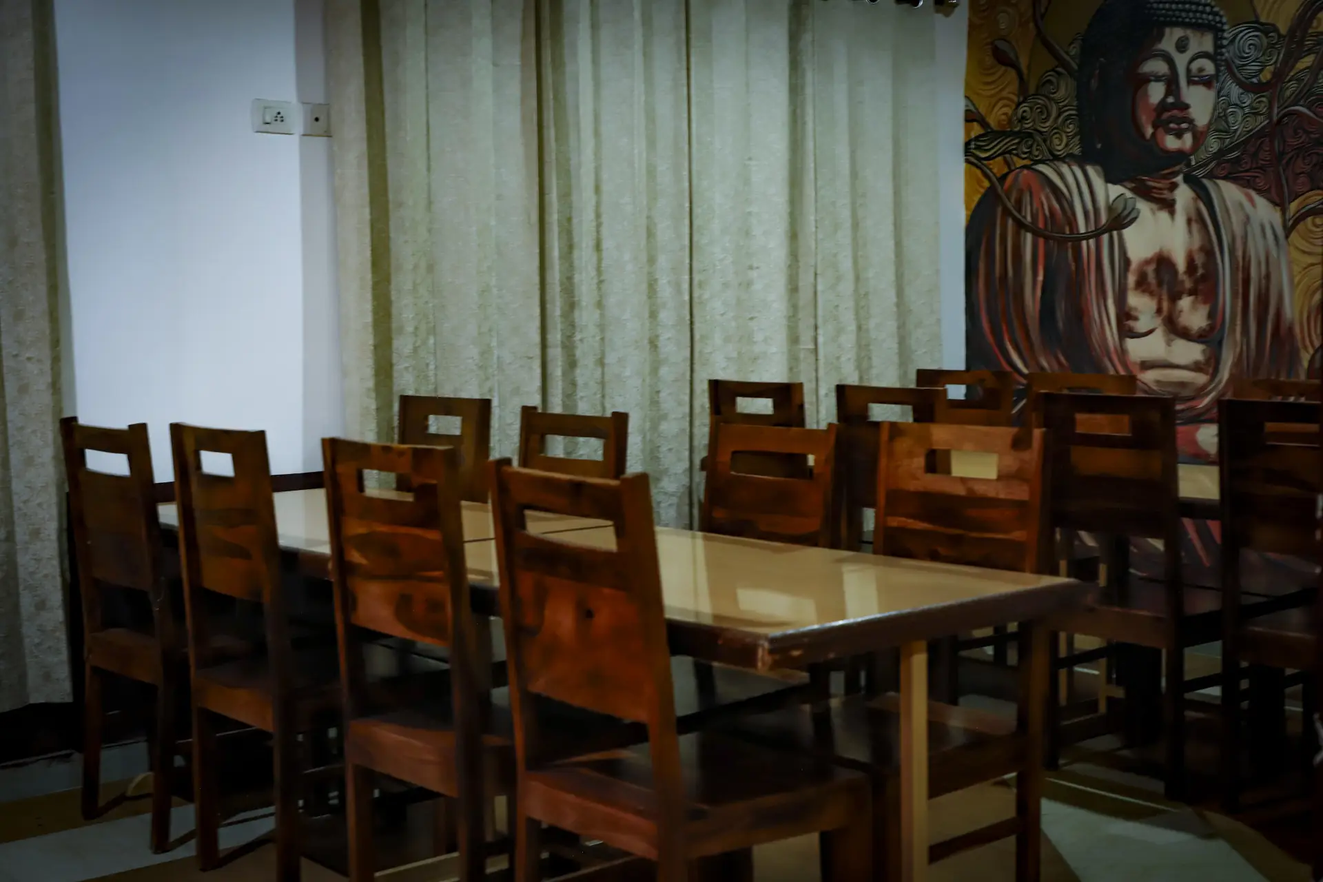 Delek Cafe painted pillar and seating area