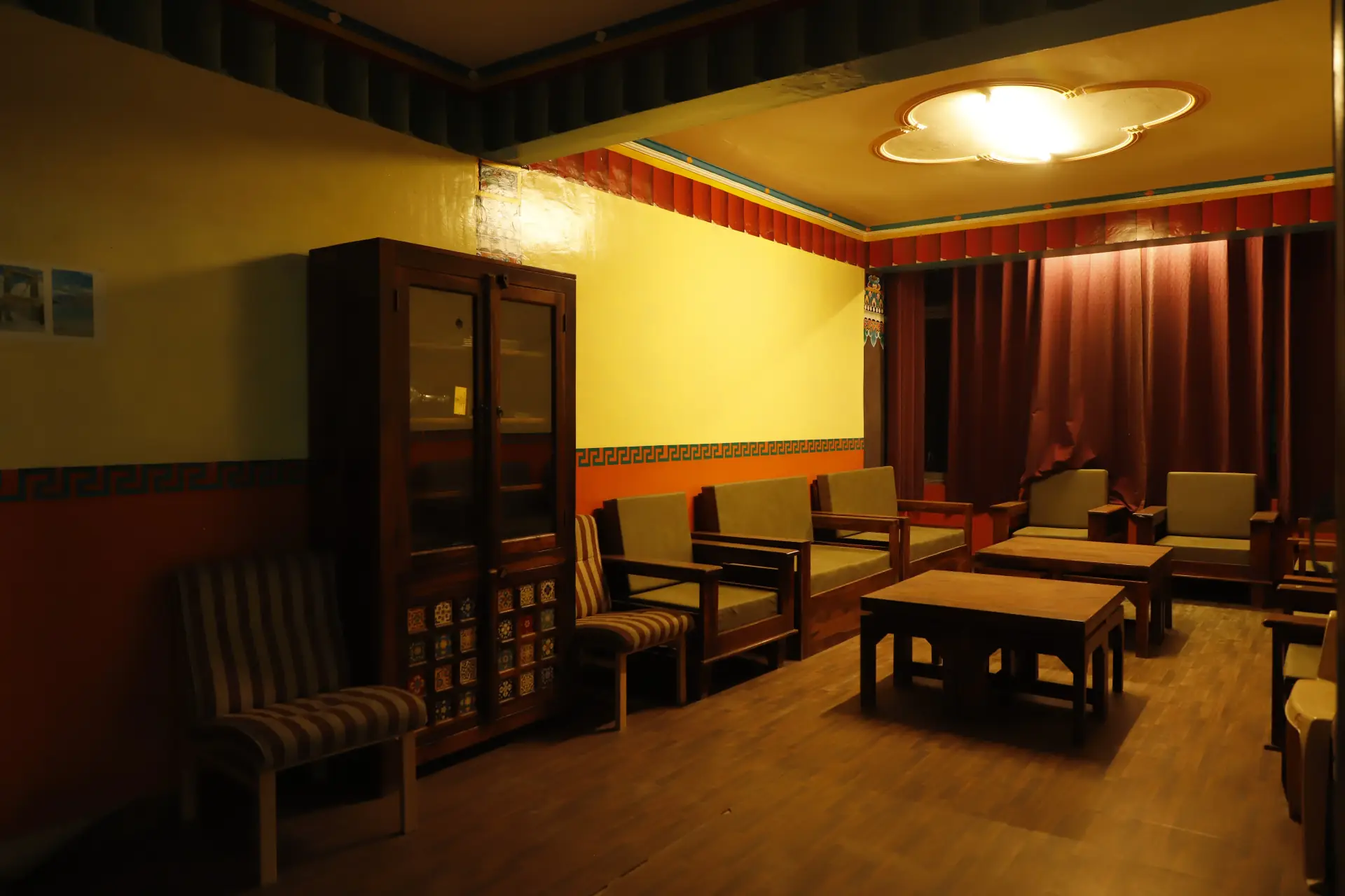 Lobby and common area at The Delek House Kaza boutique hotel — photo 4