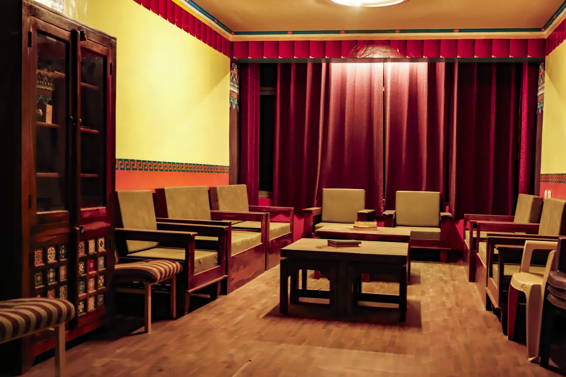 Lobby and common area at The Delek House Kaza boutique hotel — photo 9