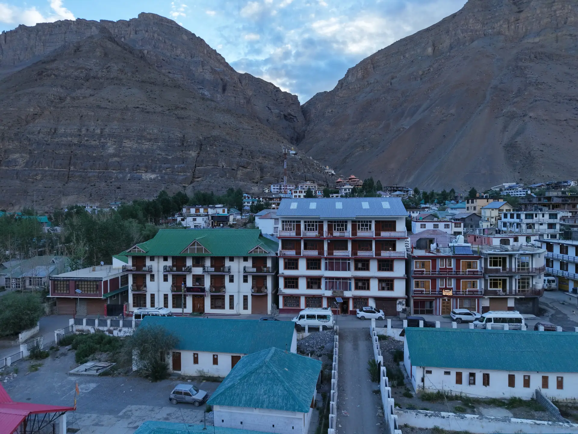 The Delek House Kaza property with Spiti Valley mountain views — photo 2