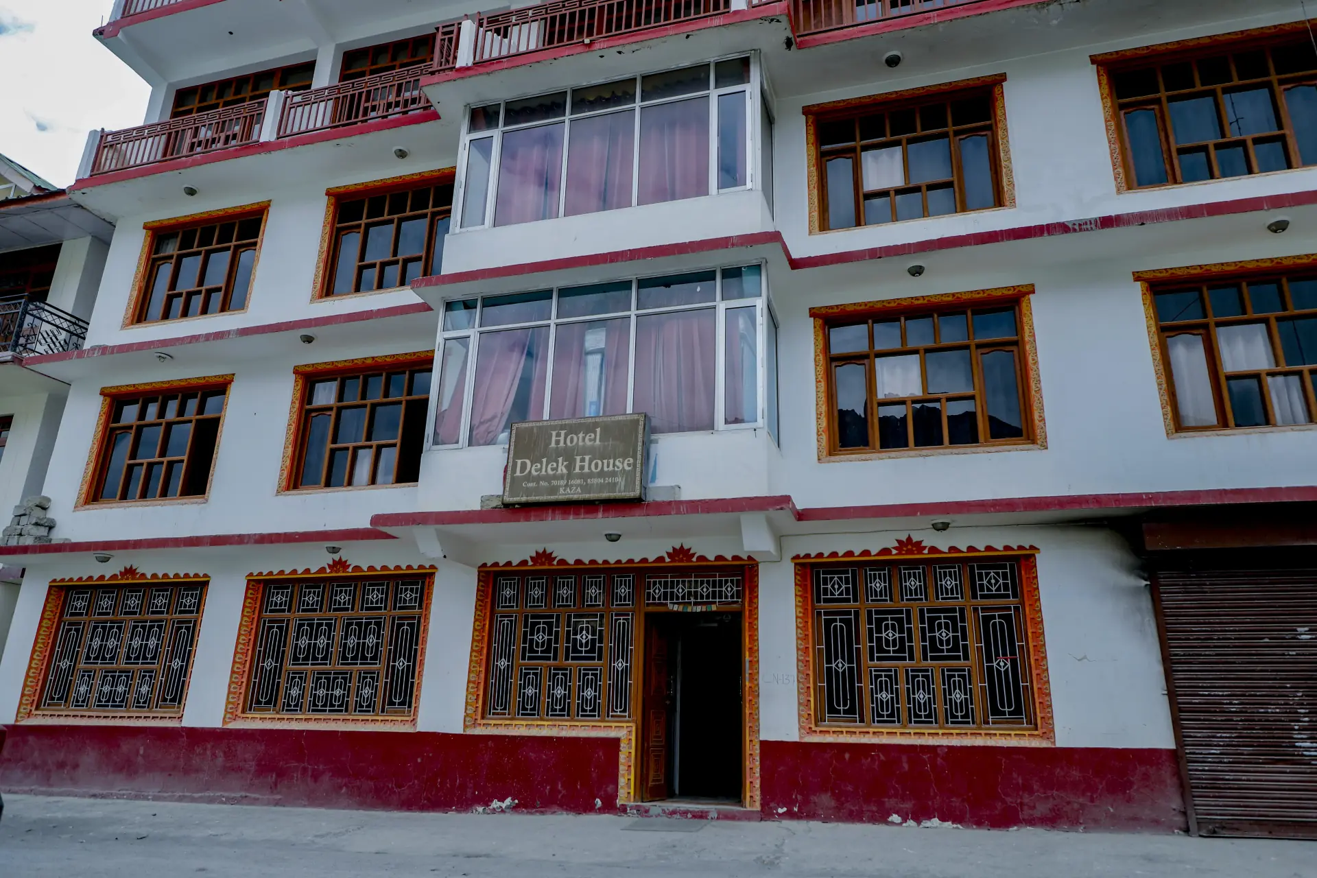 The Delek House Kaza property with Spiti Valley mountain views — photo 3