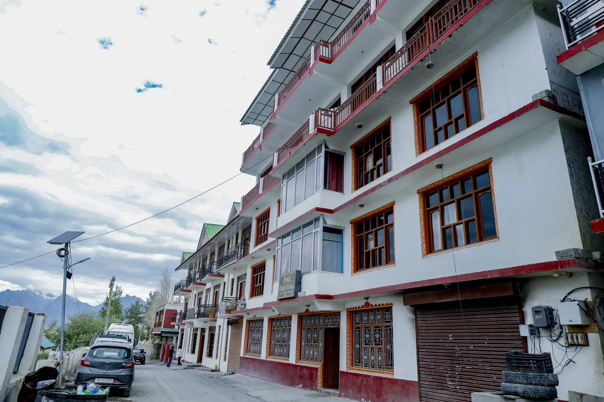 The Delek House Kaza property with Spiti Valley mountain views — photo 4