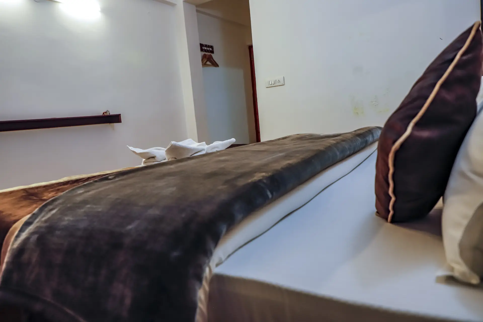 Heritage mud-house room interior at The Delek House Kaza — photo 4