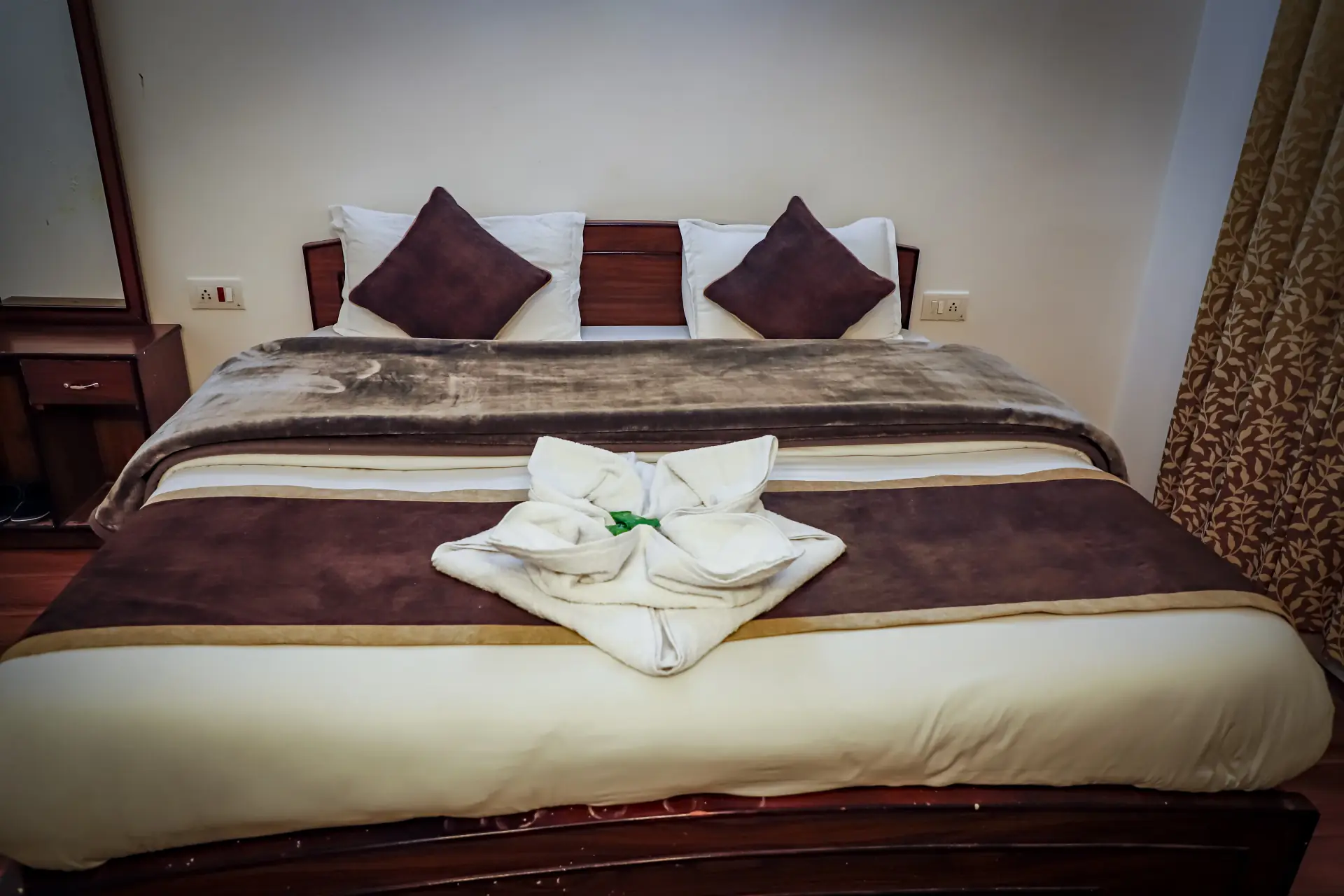 Heritage mud-house room interior at The Delek House Kaza — photo 6