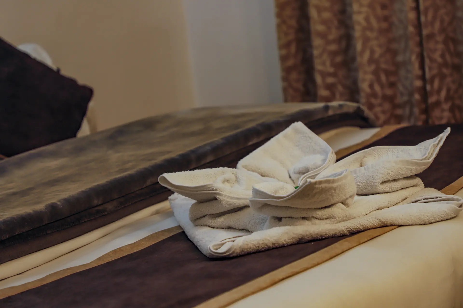 Heritage mud-house room interior at The Delek House Kaza — photo 9